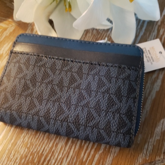 NWT Michael Kors Monogram Coin Card Case - Picture 2 of 3